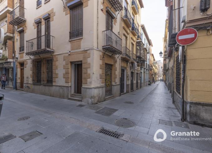 Casa adosada en venta en centro de Granada