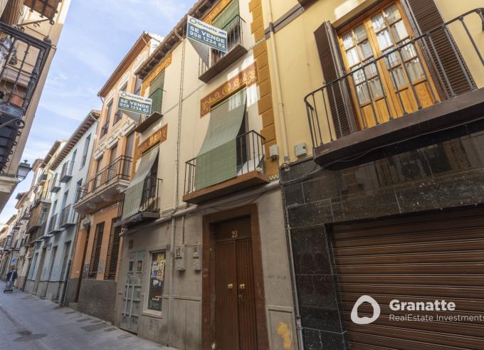 Casa adosada en venta en centro de Granada