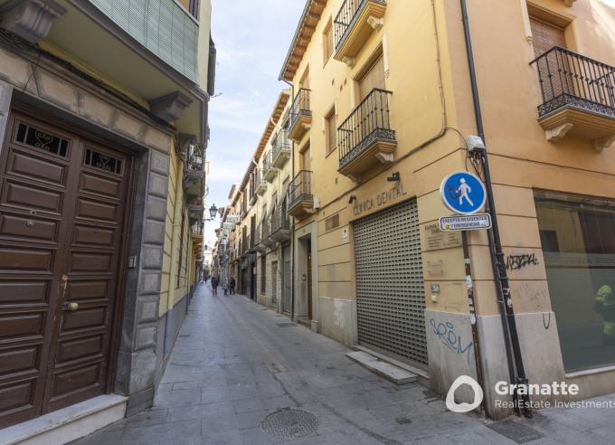 Casa adosada en venta en centro de Granada